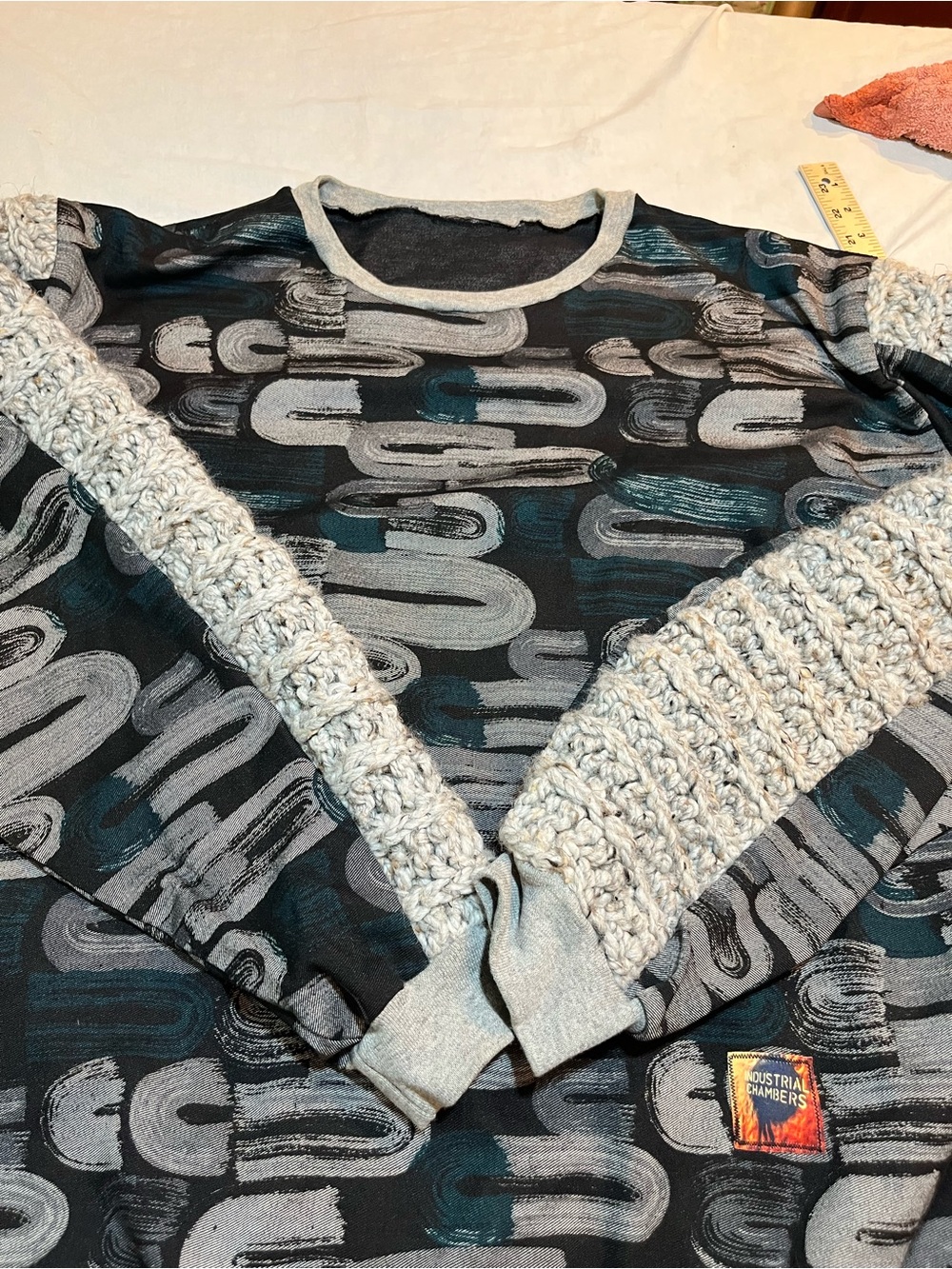 Men's Grey Patterned Crewneck Sweater size large or x large see below - Picture 11 of 14